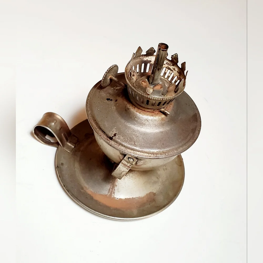 Vintage Handheld Swivel Kerosene Oil Lamp Lantern Made In Hong Kong